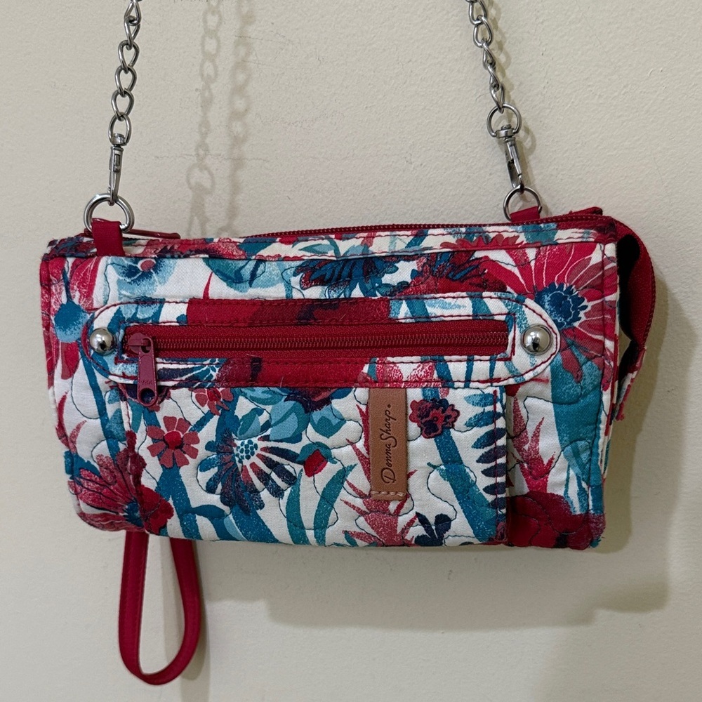 Chic Floral Quilted Wristlet with Chain removable Strap - Red and Blue - Picture 2 of 4